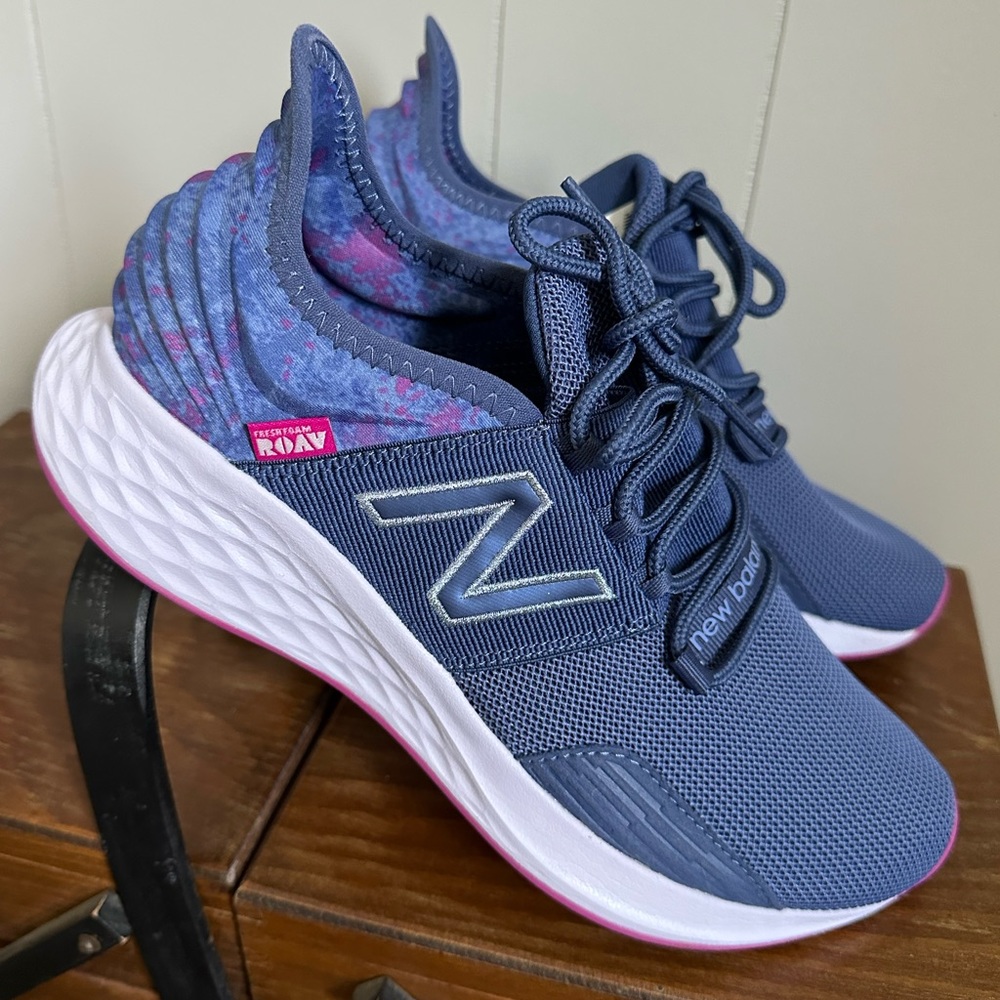 New Balance Women's Fresh Foam Roav V1 Sneaker, size 8
